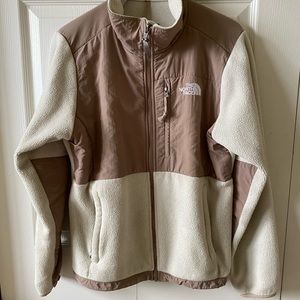 Women’s North Face Denali jacket in size medium